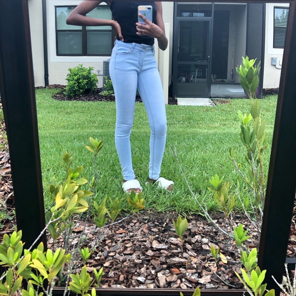 Light colored jeggings